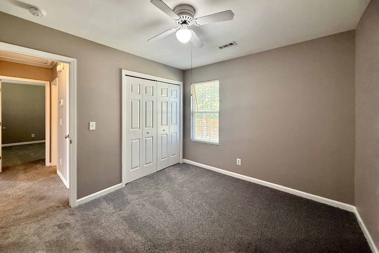104 Conductor Ct - Photo 6 of 33