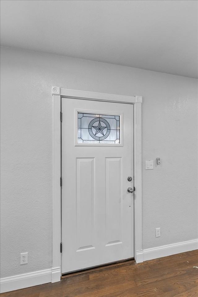 1119 Clinton St - Photo 3 of 39
