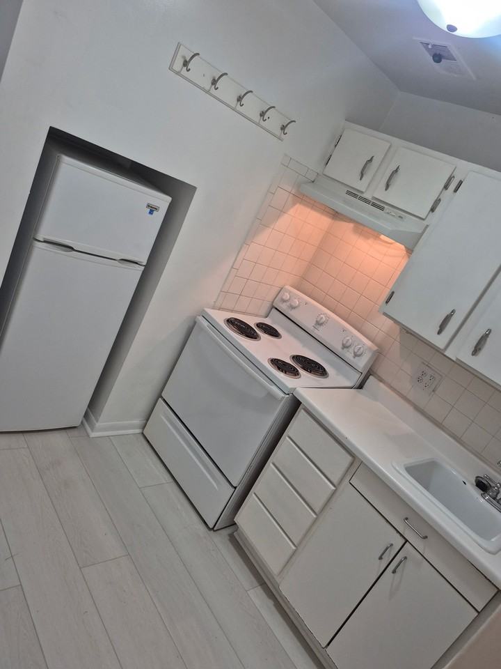 6506 Julian Ave #C1 - Photo 4 of 10