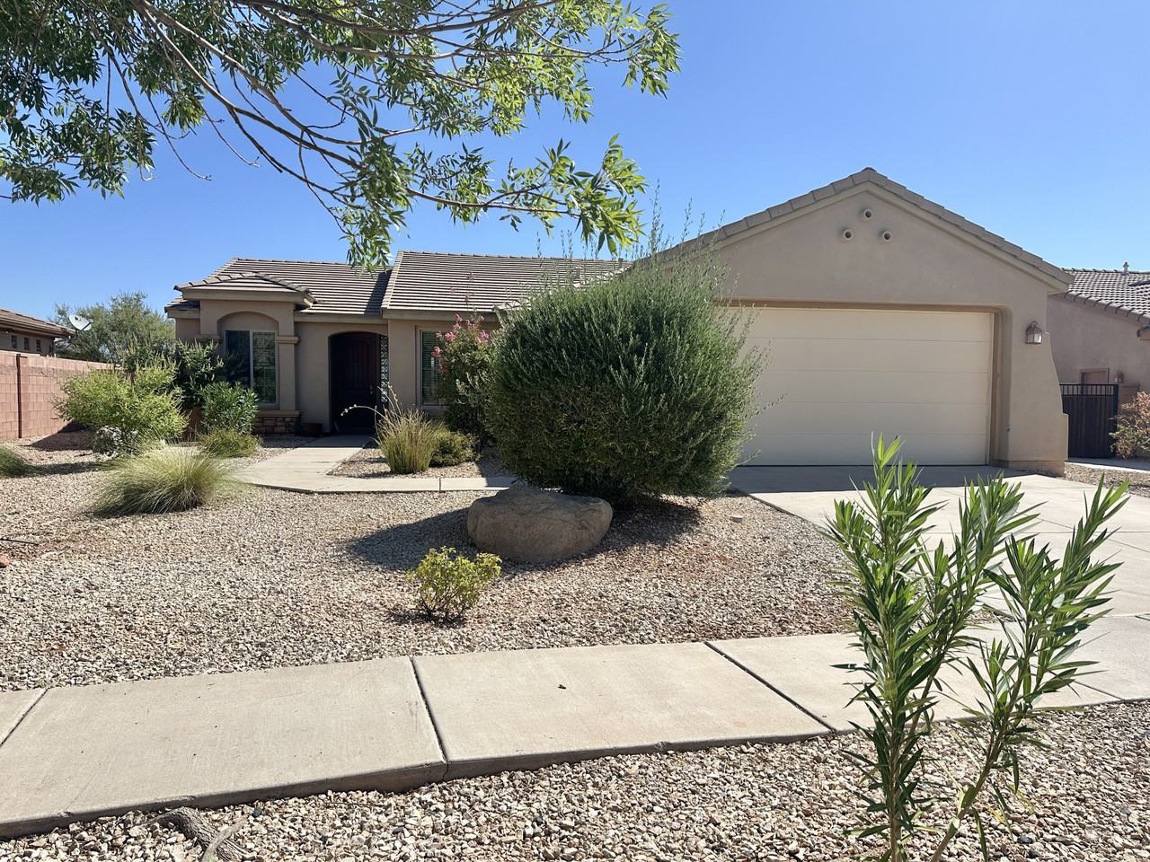 1220 N Spring Valley Dr - Photo 2 of 16