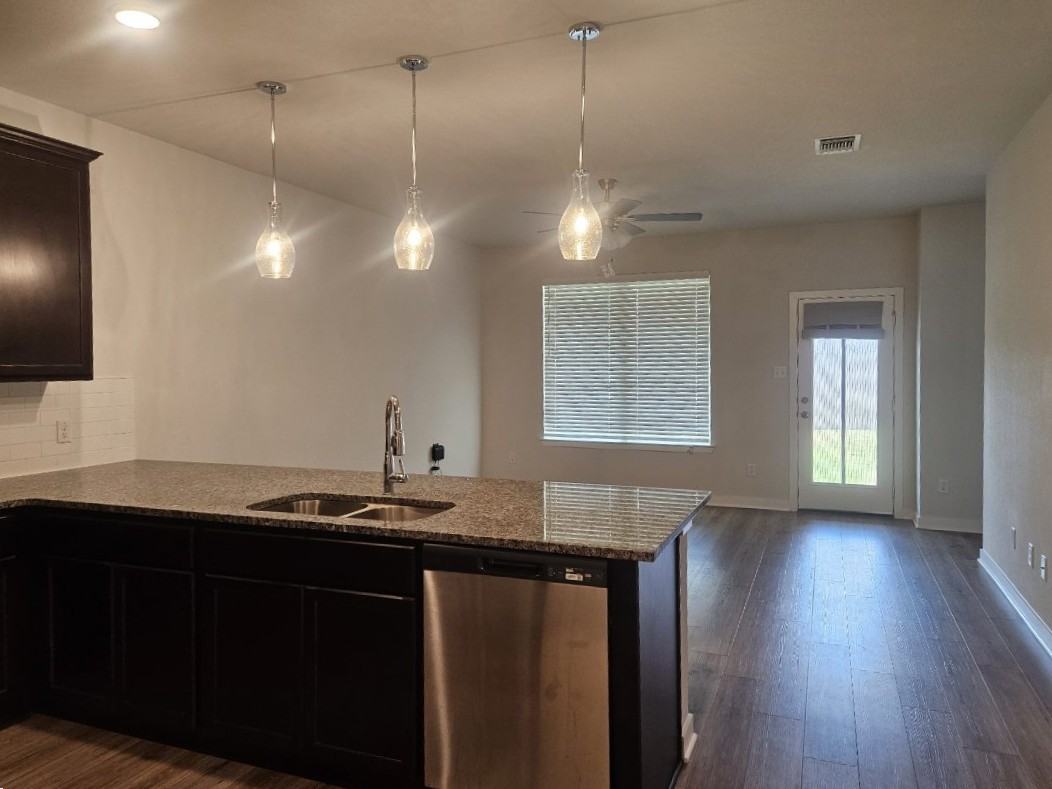 903 James Parker Cir - Photo 2 of 8