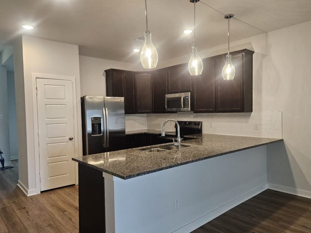 903 James Parker Cir - Photo 3 of 8