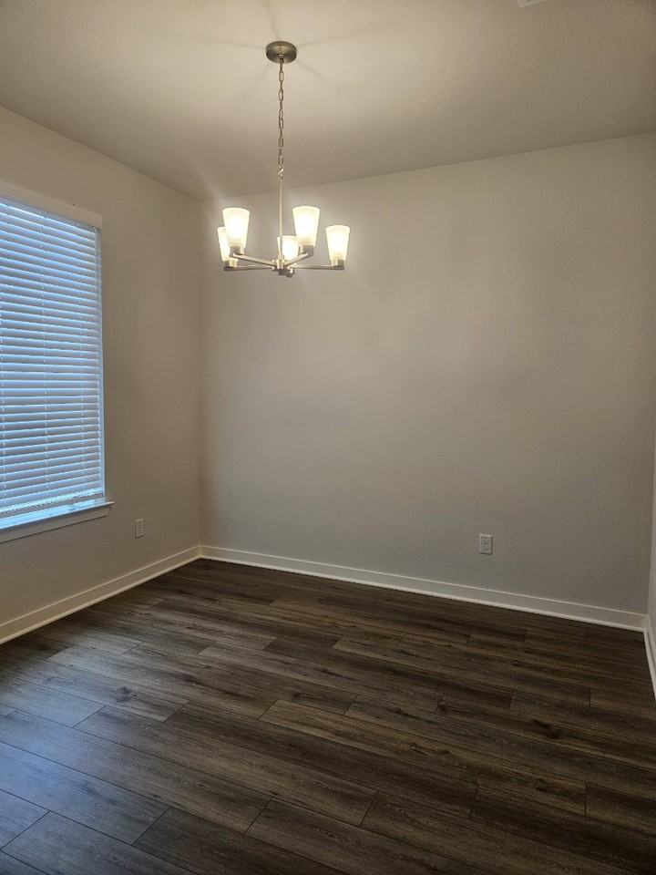 903 James Parker Cir - Photo 4 of 8
