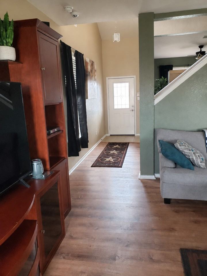 4905 Lions Gate Ln - Photo 4 of 9