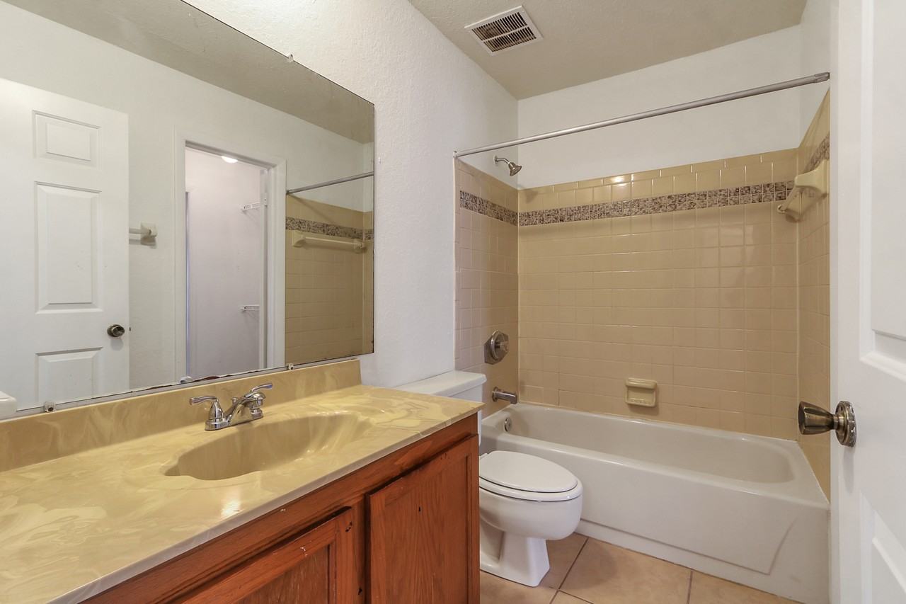 4017 Versailles Dr #4017F - Photo 7 of 15