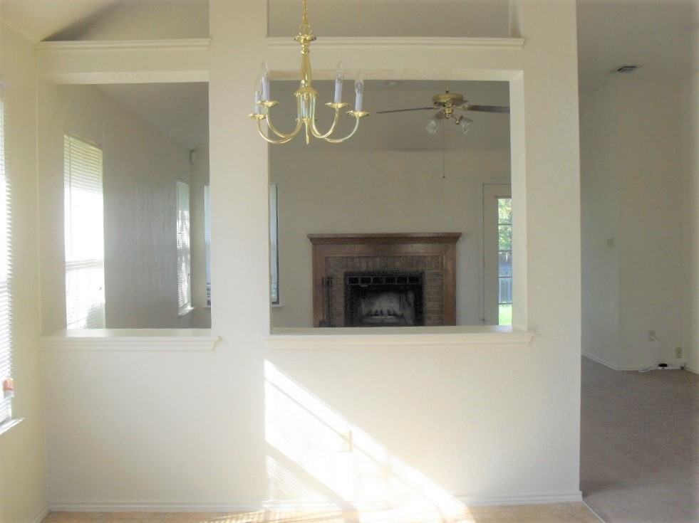412 Texas St - Photo 2 of 14