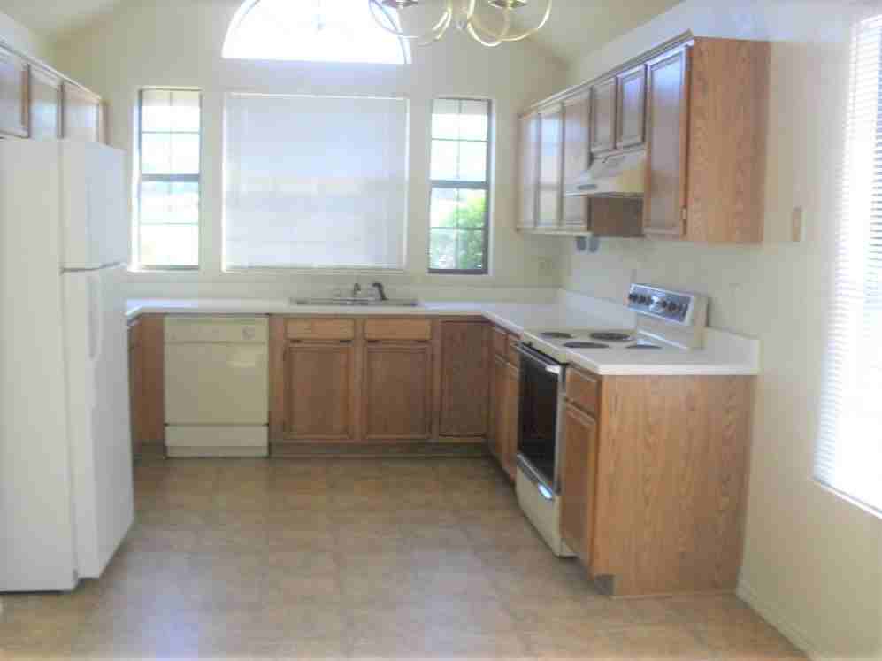 412 Texas St - Photo 4 of 14