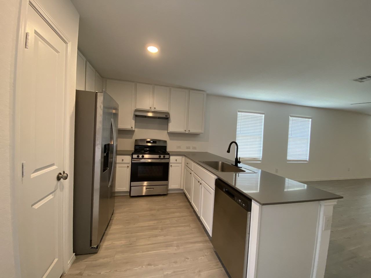 137 Cowboy Rdg - Photo 4 of 14