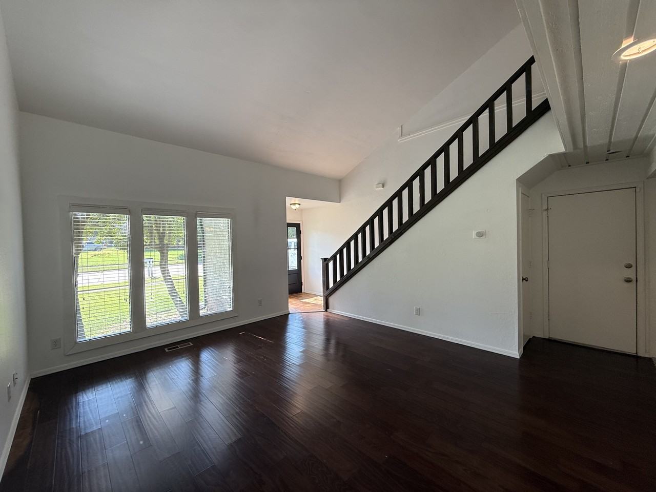 5117 S Lions Ave - Photo 2 of 18