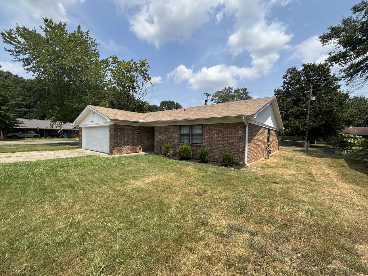 814 King Pl - Photo 2 of 18