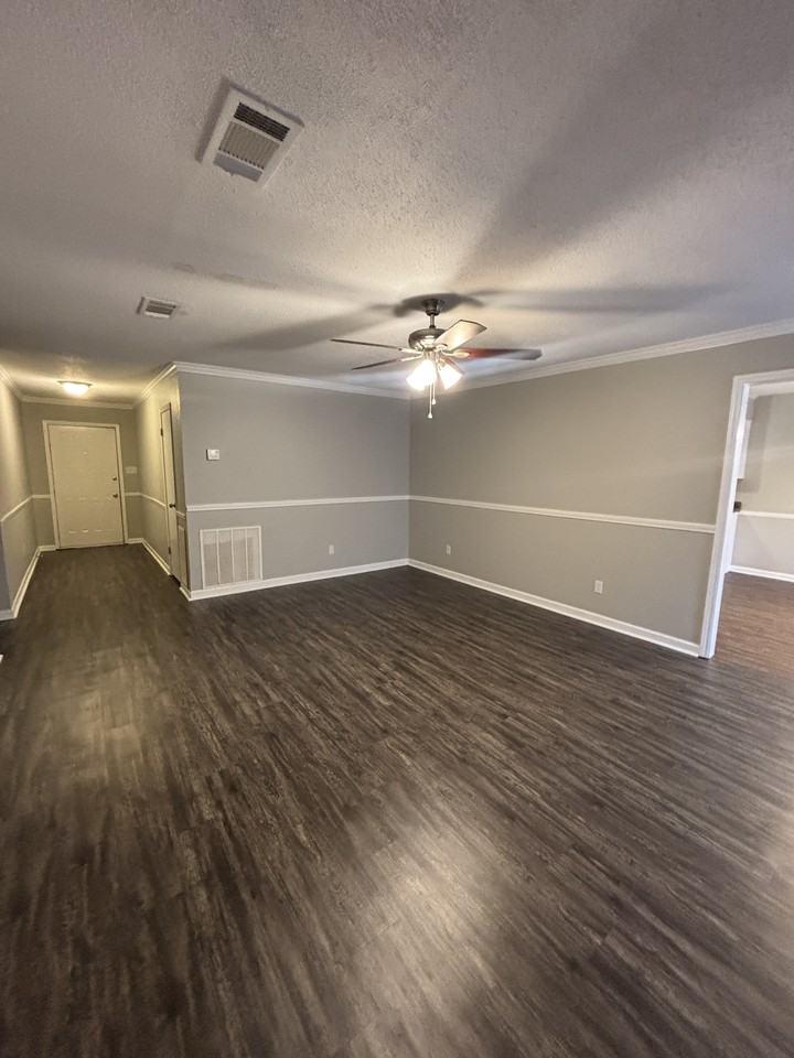 814 King Pl - Photo 3 of 18
