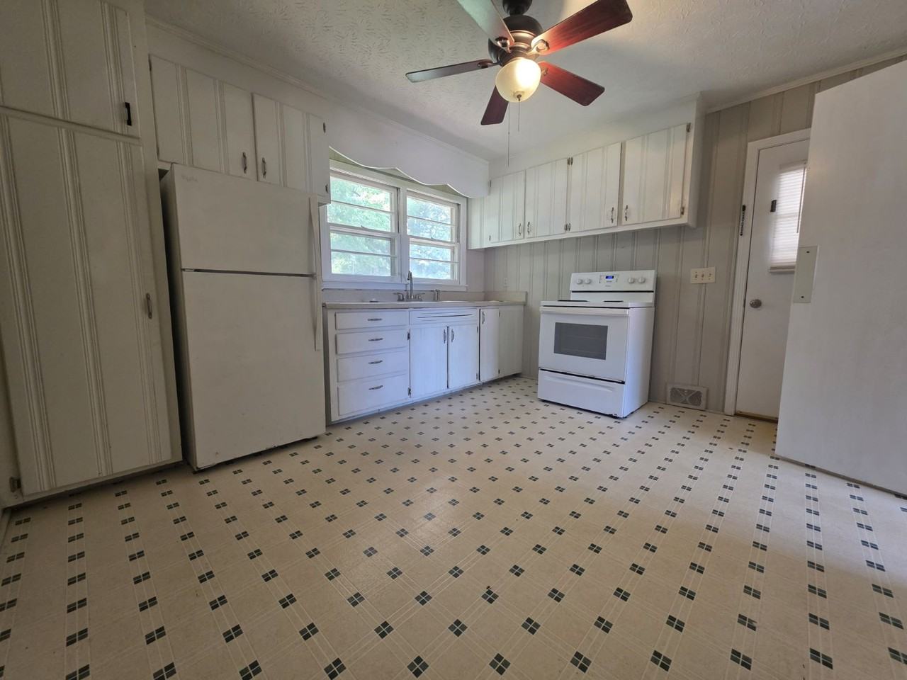131 W White St - Photo 3 of 18