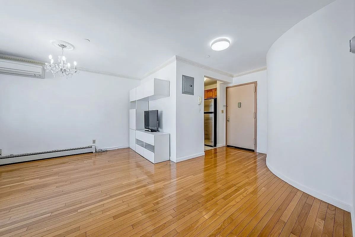 13537 37th Ave #6D - Photo 2 of 15