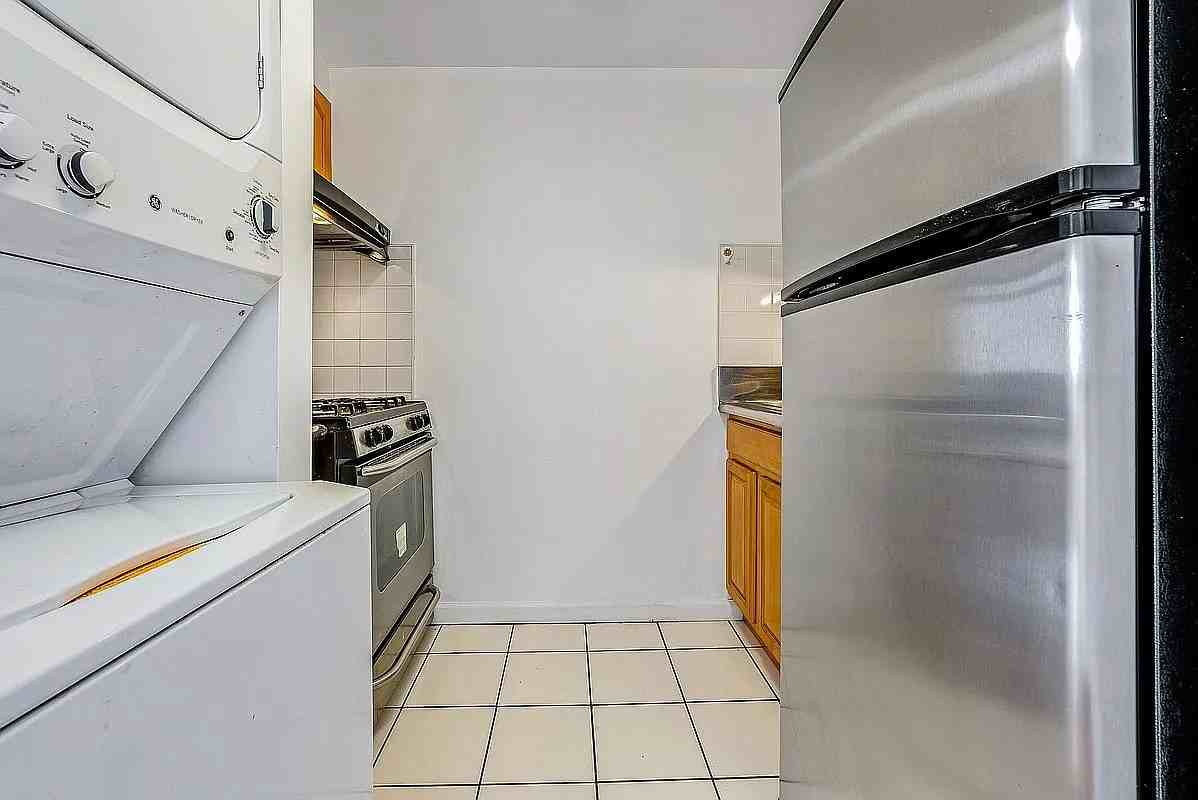 13537 37th Ave #6D - Photo 6 of 15