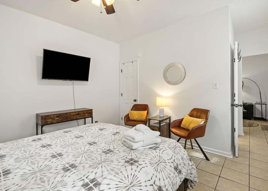 24 Bee St #F - Photo 4 of 10