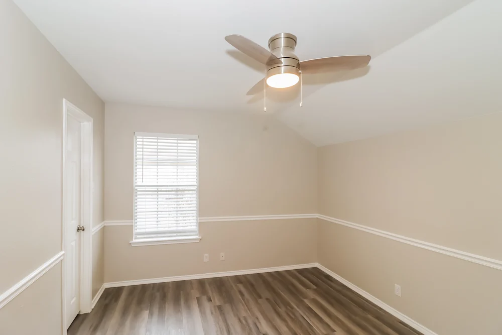 1634 Abbey Ln #NA - Photo 2 of 7