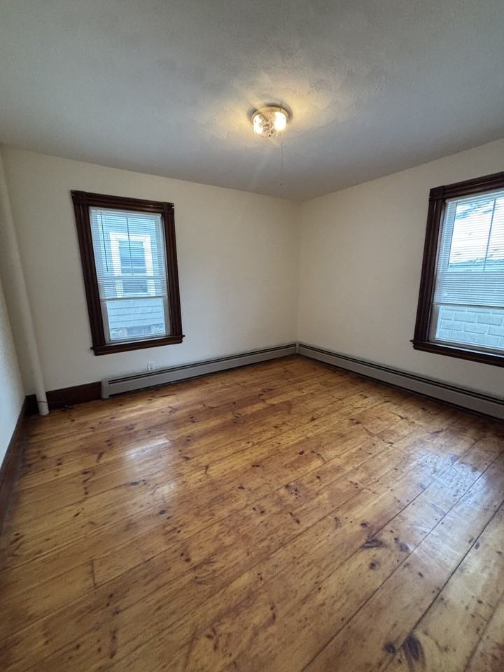 23 Saunders St #1 - Photo 4 of 20