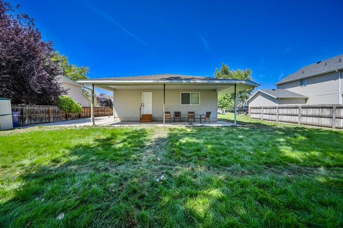 918 E Vics Rd #2