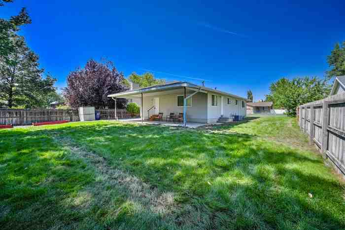 918 E Vics Rd #2 - Photo 4 of 26