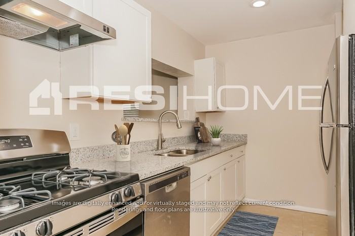1067 N Gertrude Ct - Photo 3 of 18
