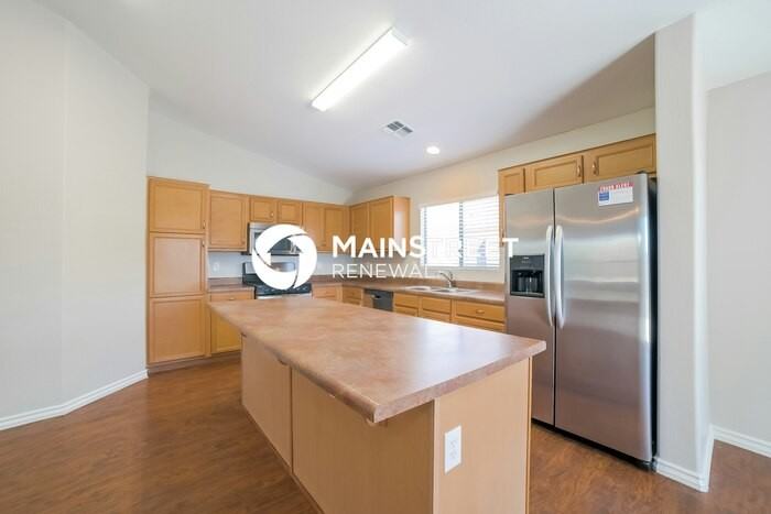 17877 W Redfield Rd - Photo 3 of 16