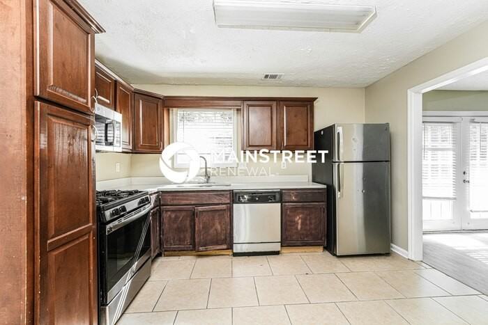 2568 Creek Ter - Photo 4 of 20