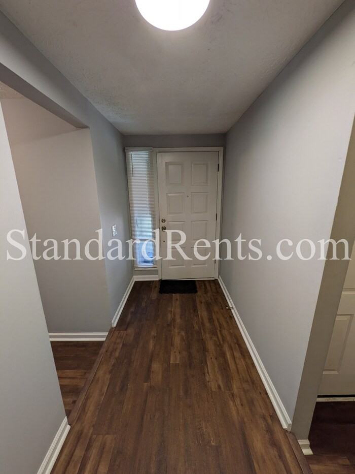 8121 Winewood Way - Photo 2 of 20
