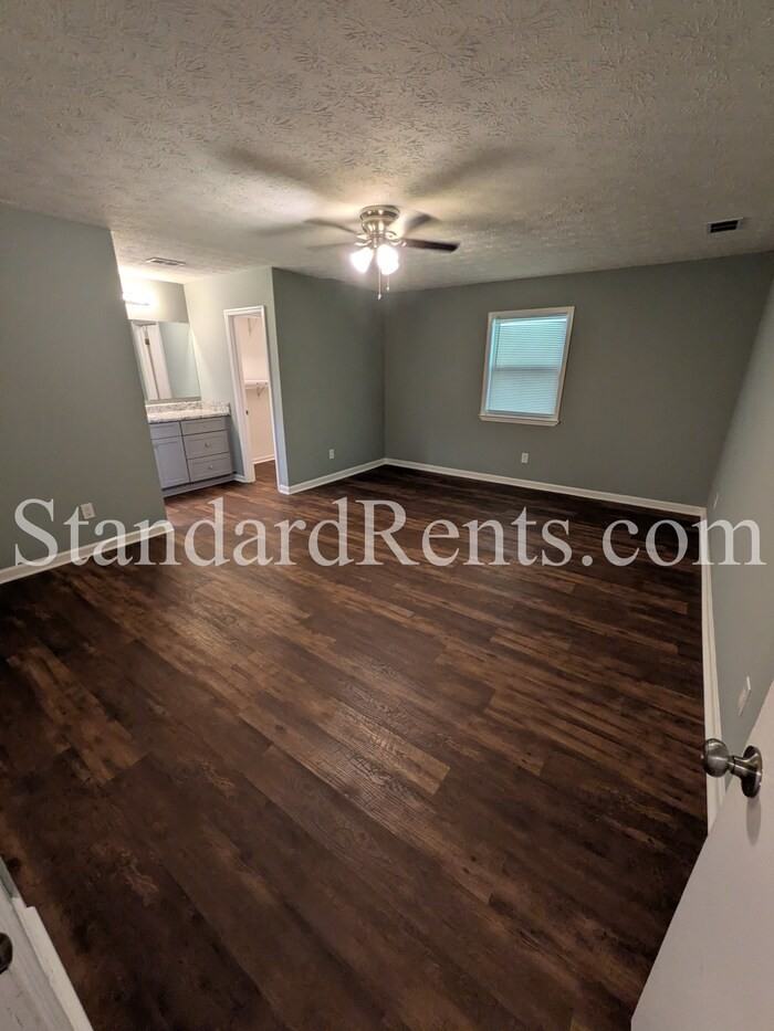 8121 Winewood Way - Photo 7 of 20