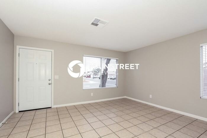 10730 W Glenrosa Ave - Photo 3 of 15