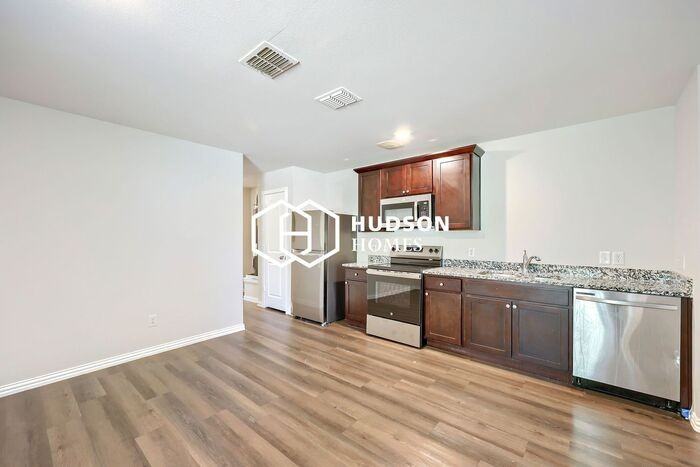 413 Lottie St #A - Photo 5 of 14