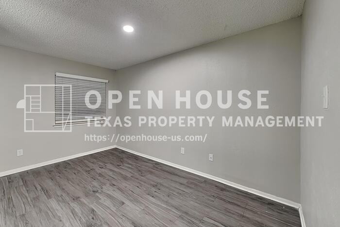 2732 Cancun Ln - Photo 5 of 20
