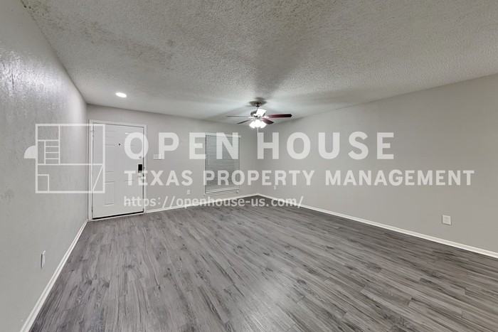2732 Cancun Ln - Photo 6 of 20