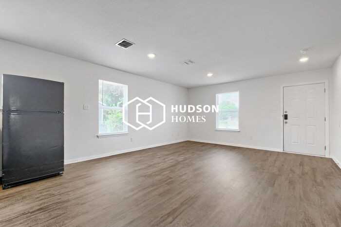 334 Glenbrook - Photo 3 of 14