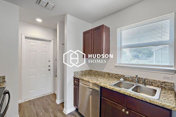 334 Glenbrook - Photo 5 of 14