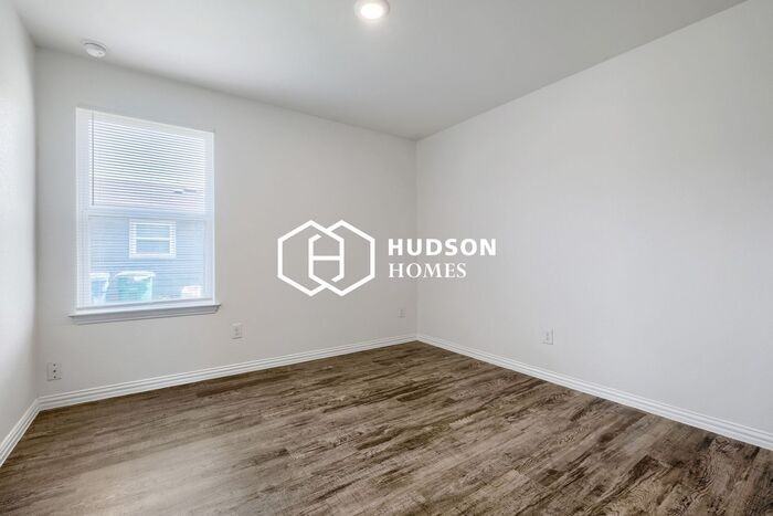 334 Glenbrook - Photo 7 of 14