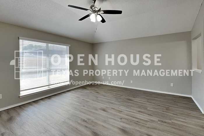 8809 Limestone Dr - Photo 6 of 20
