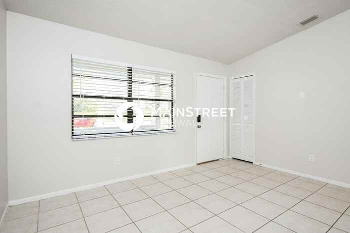 1514 Prairie Lake Blvd - Photo 4 of 16
