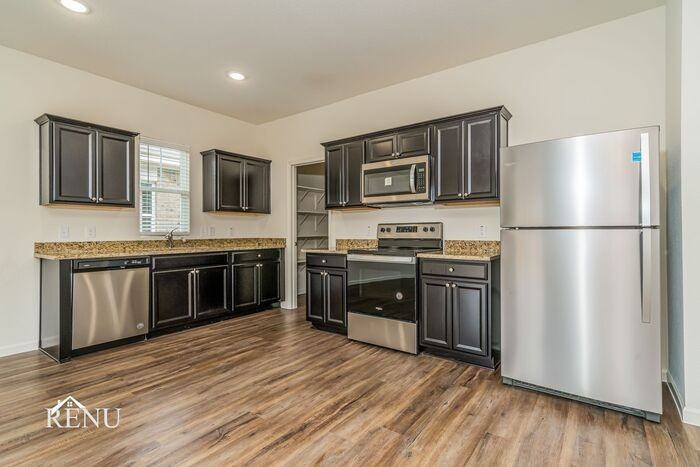 483 London Dr #483LD - Photo 4 of 38