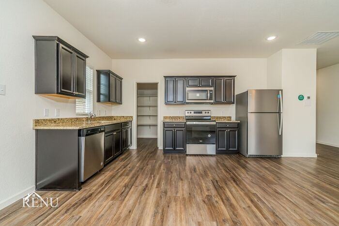 483 London Dr #483LD - Photo 5 of 38