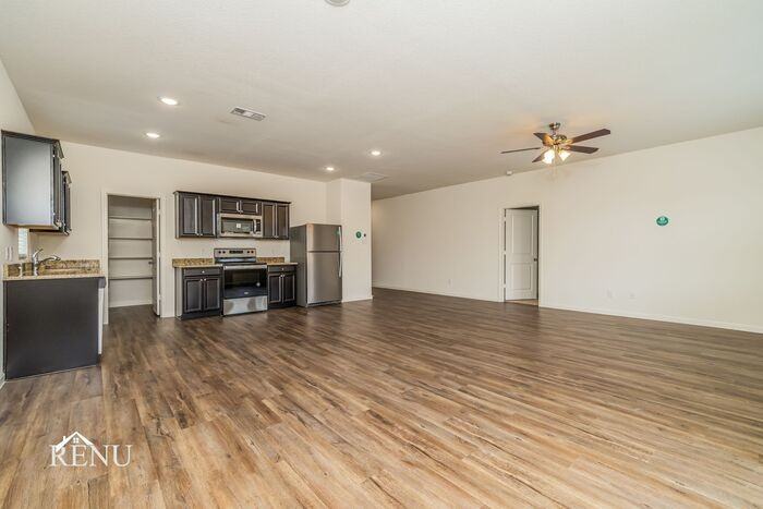 483 London Dr #483LD - Photo 6 of 38