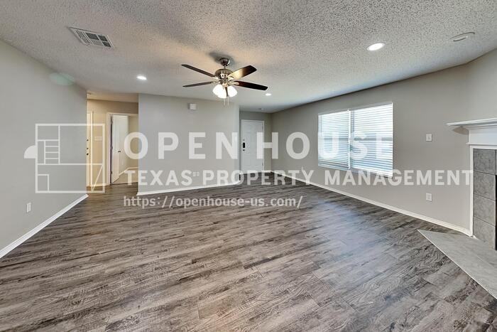 704 Flamingo Dr - Photo 4 of 20