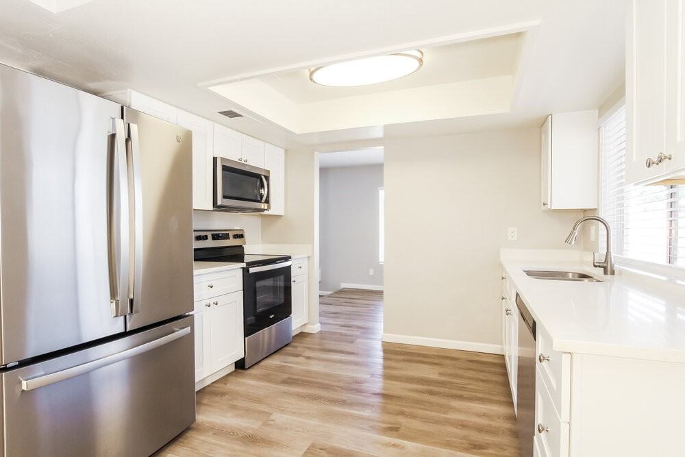 15028 N 40th Pl - Photo 6 of 16