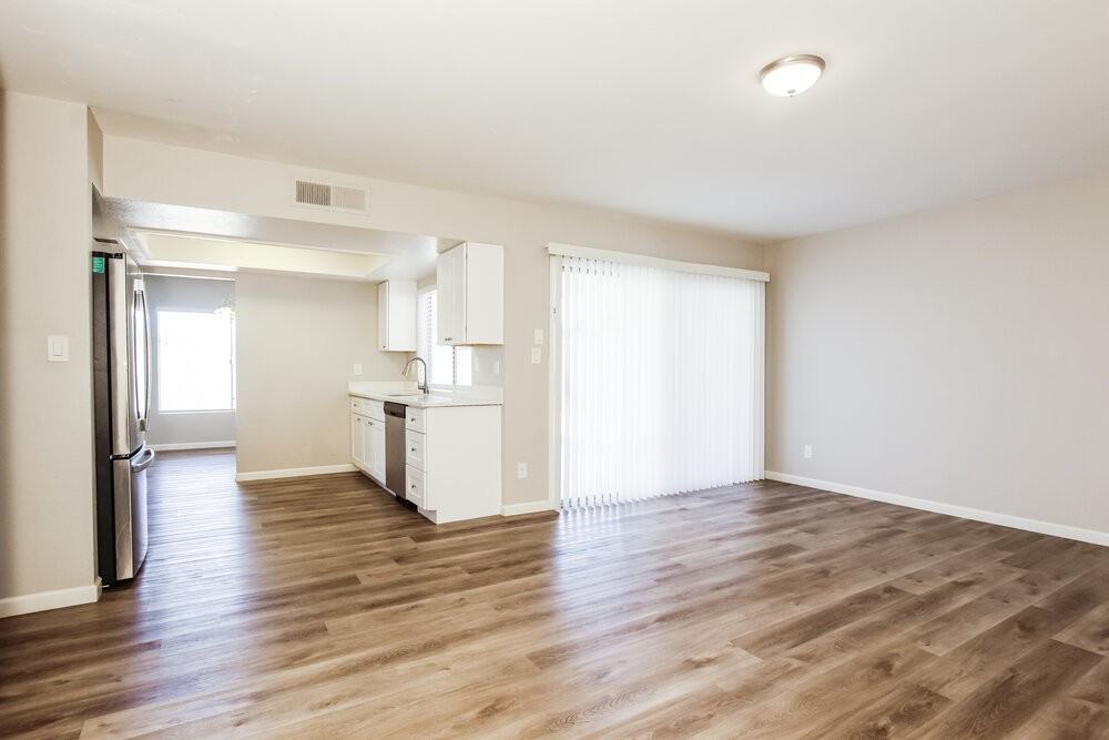 15028 N 40th Pl - Photo 7 of 16