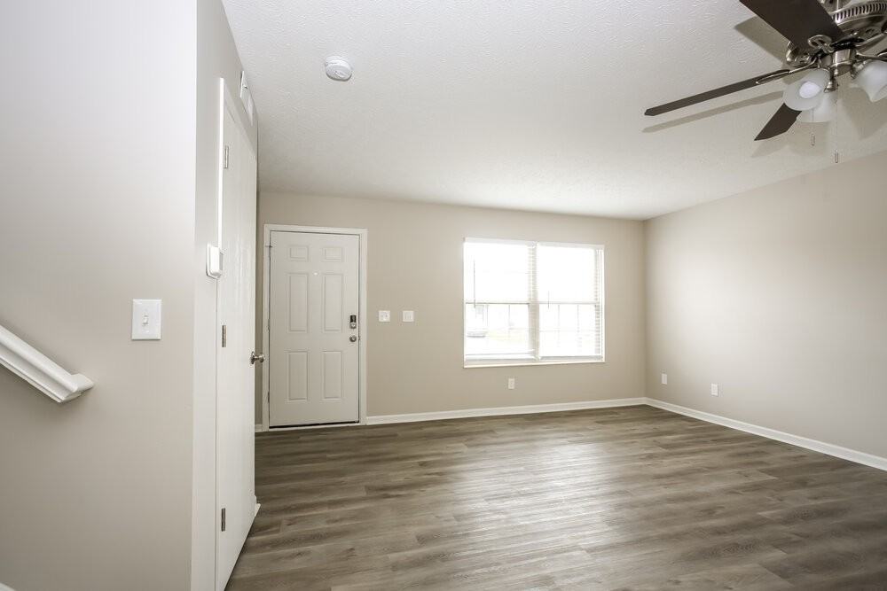 5774 Oyster Bay Way - Photo 6 of 17