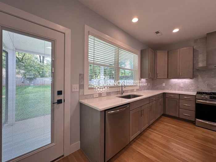 4531 Sampson St - Photo 4 of 26