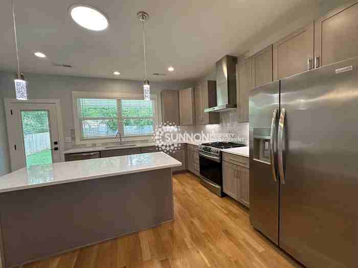 4531 Sampson St - Photo 6 of 26