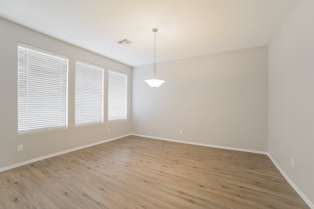 4439 W Apollo Rd - Photo 4 of 16