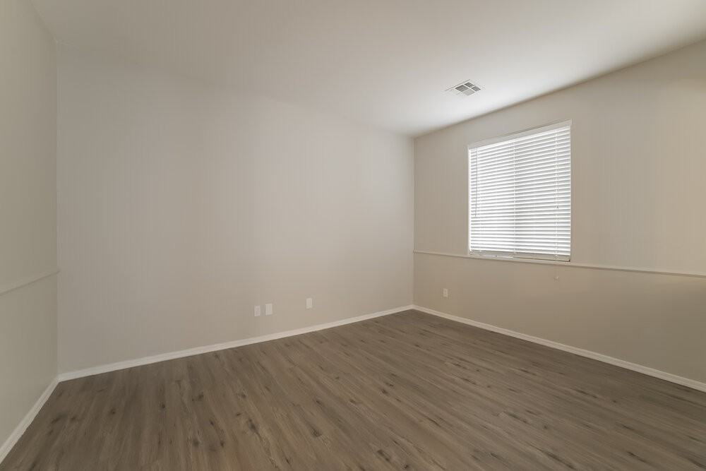 4439 W Apollo Rd - Photo 5 of 16