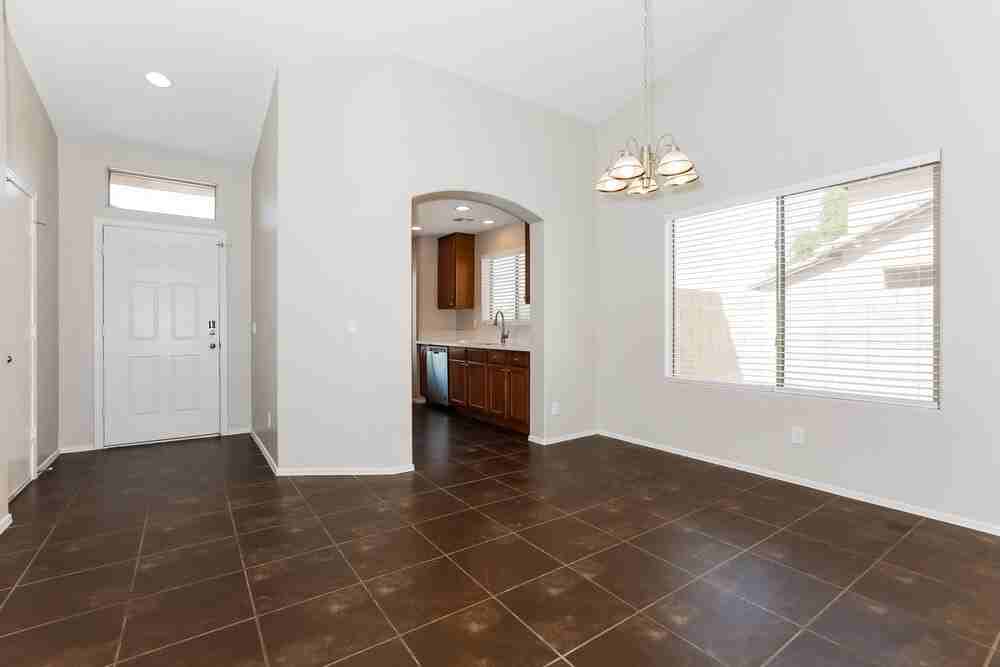 517 E Press Rd - Photo 5 of 16