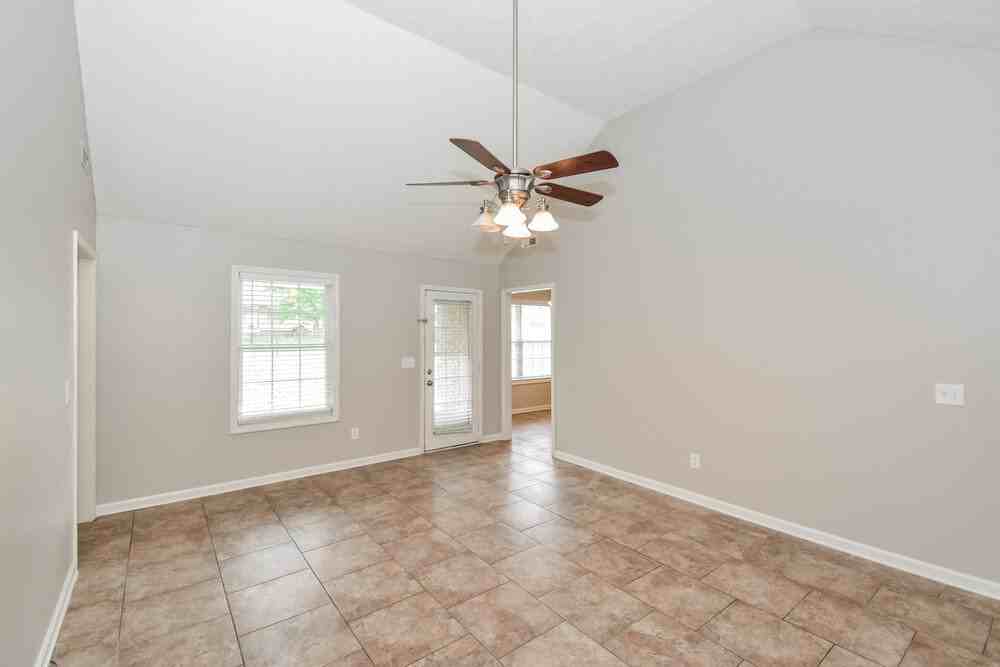 144 Centerrock Dr - Photo 3 of 16